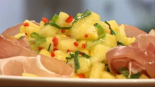 Salsa sos s ananasom i bosiljkom