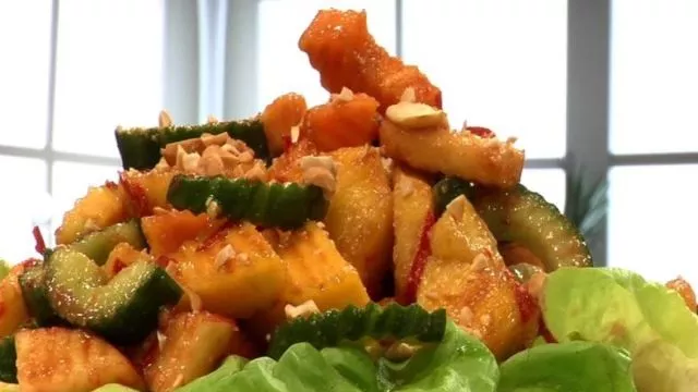 Ruyak manis (Voćna salata sa ljutim prelivom)