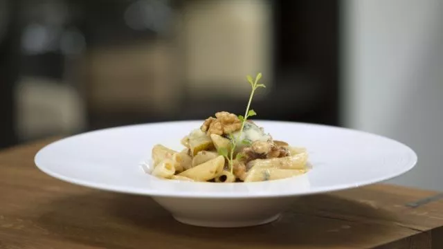 Pene s gorgonzolom i kruškom