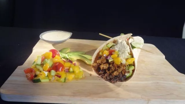 Burito od tempeh kobasice