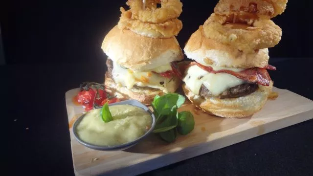 Čizburgeri od goveđe pečenice