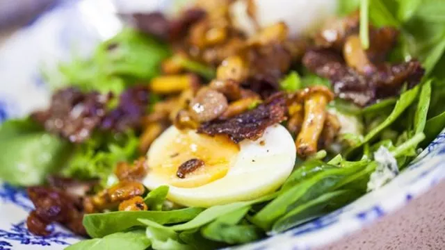 Salata od spanaća i frizijske endivije