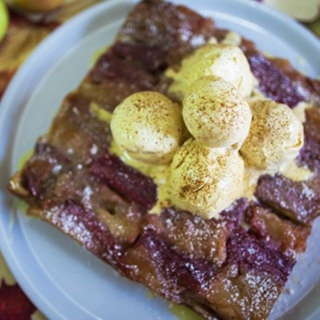 Pita od jabuka i rabarbare