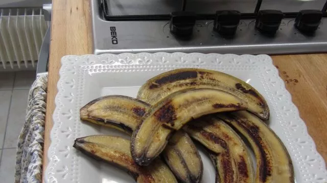 Flambirane banane s rumom i karamelom od kole