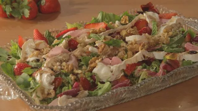 Salata od jagoda sa kozjim sirom