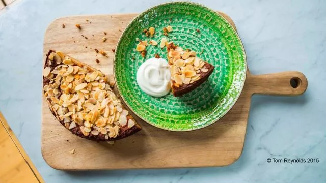 Torta od krušaka meda i badema - bez glutena