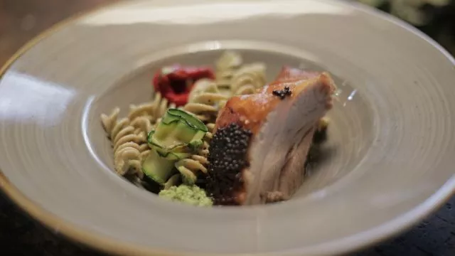 Salata s pečenom paprikom