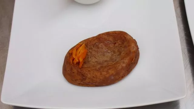 Kolač od meda s pomorandžinim sirupom i rakijom