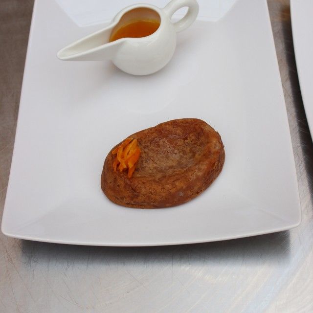 Kolač od meda s pomorandžinim sirupom i rakijom