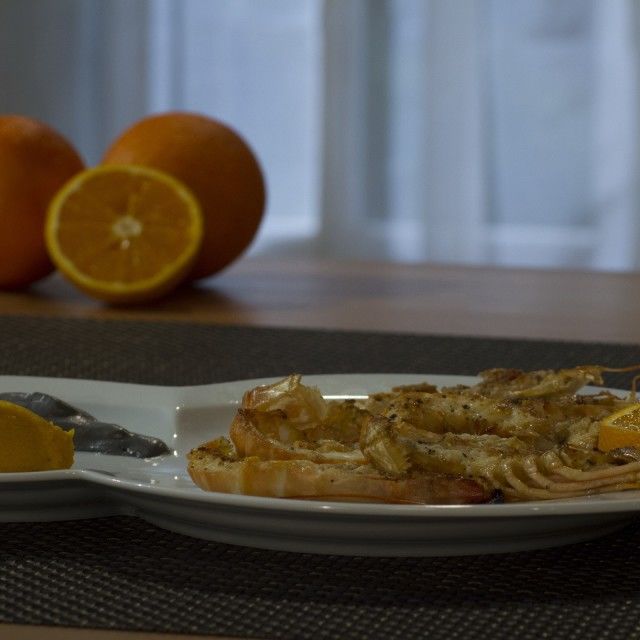 Kozice uz pire od batata i crni šantiji