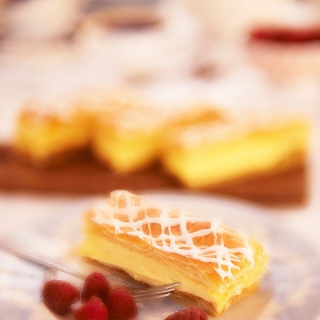 Kriške lisnatog testa s kremom od vanile