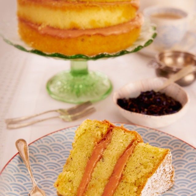 Torta s lavandom i kremom od rabarbe