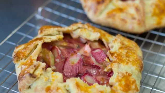 Rustični tart s rabarbom