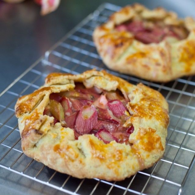 Rustični tart s rabarbom