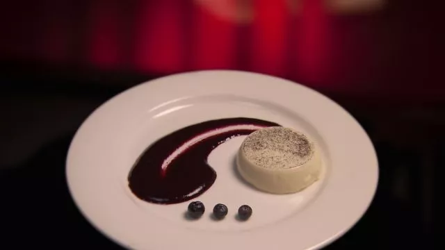 Panakota od vanile sa gustim sosom od šumskog voća