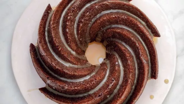 Kuglof sa pet začina i jabukovačom