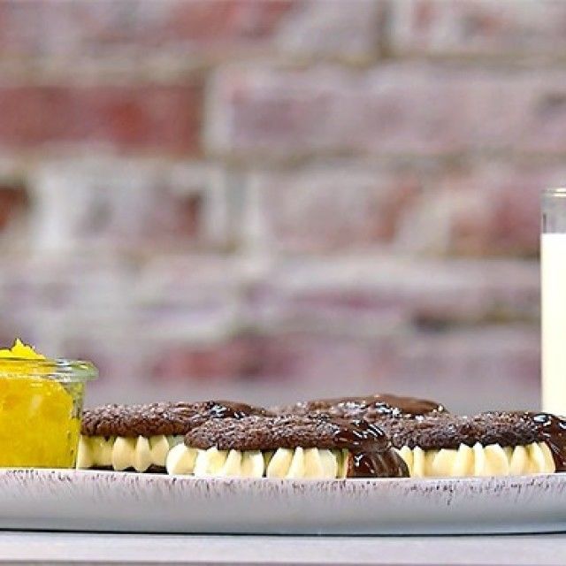 Keks sa komadićima čokolade, pomorandžom i karanfilićem