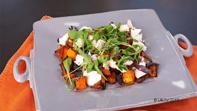 Salata od pečene muskatne bundeve sa lepinjom
