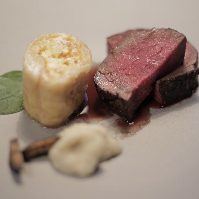 Jelenska pečenica s pireom od kruške