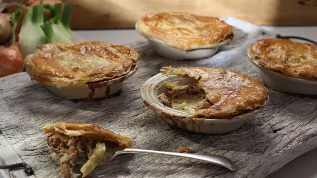 Pastirska pita sa zečetinom i pančetom