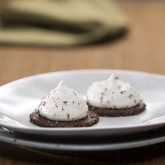 Kokosov fil na hrskavom biskvitu