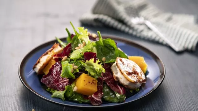 Salata sa bundevom i kozjim sirom