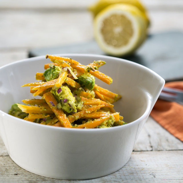 Salata od šargarepe i avokada