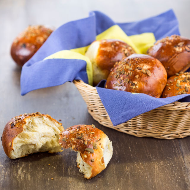 Zemičke sa semenkama bundeve i grožđicama