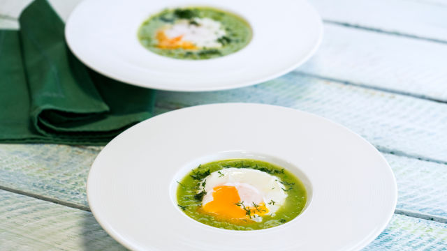 Supa od pasulja s poširanim jajima