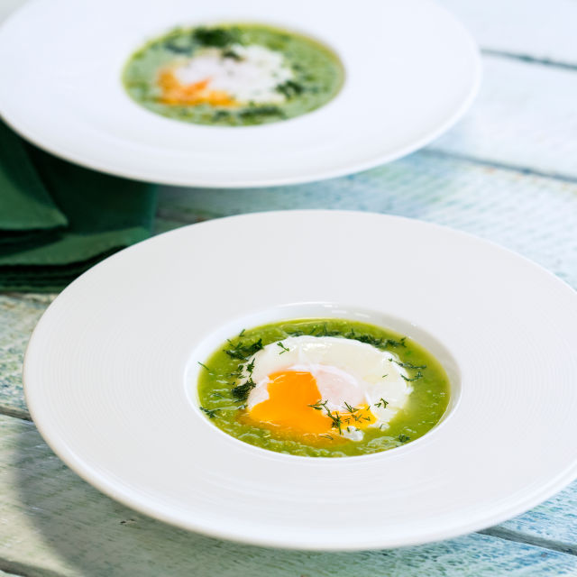 Supa od pasulja s poširanim jajima