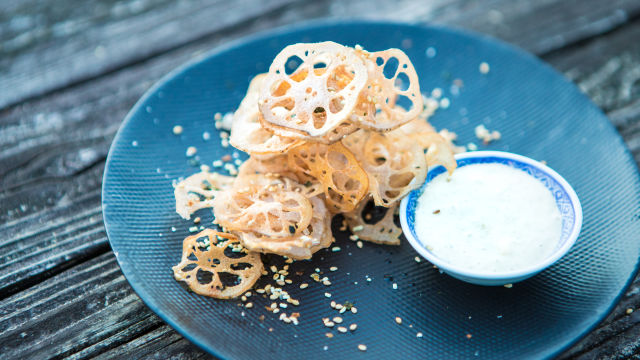 Čips od korena lotosa sa vasabi majonezom