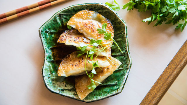 Knedle sa svinjetinom i tofuom