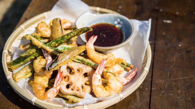 Tempura od škampa i povrća