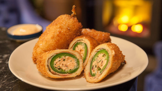 Uštipci sa halapenjo paprikama i sirom