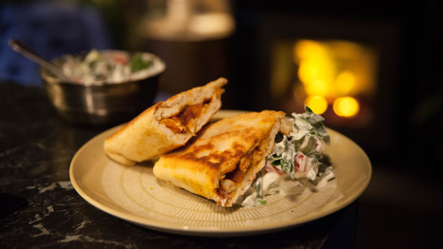 Piletina sa puterom i naan tortiljom