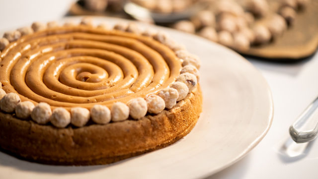 Torta od lešnika i kremaste karamele