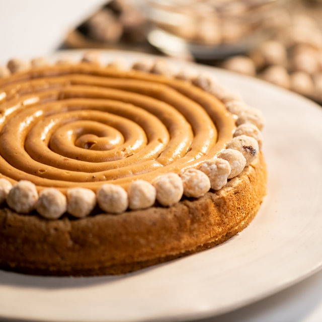 Torta od lešnika i kremaste karamele