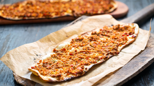 Turska pizza sa kobasciom