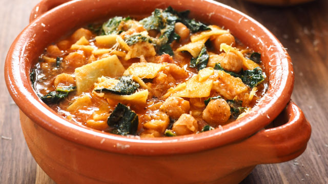 Testenina sa leblebijama i crnim keljom