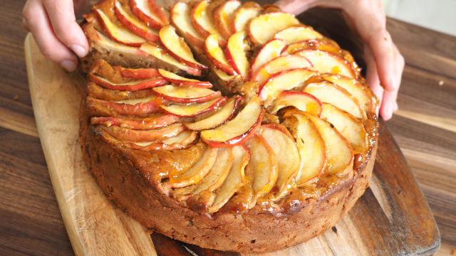 Torta od jabuka i cimeta sa maskarponeom