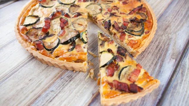 Tart sa karamelizovanim tikvicama i slaninicom