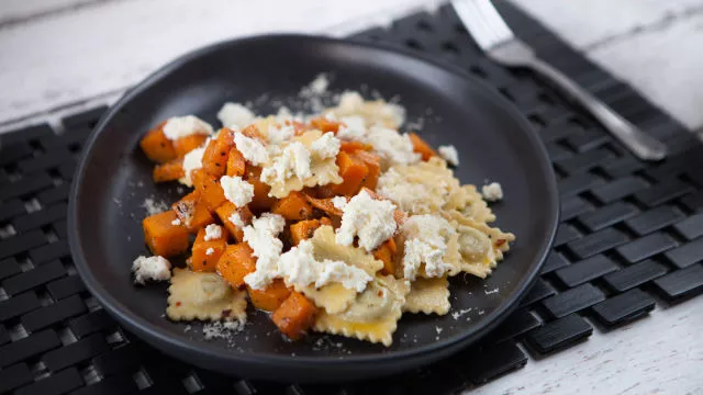 Ravioli sa spanaćem, rikotom i bundevom
