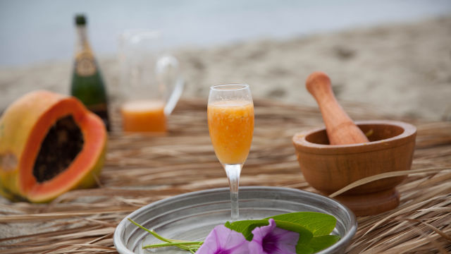 Tropski koktel sa šampanjcem