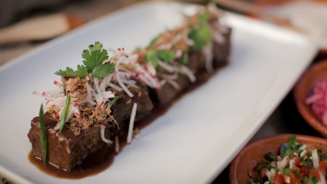 Govedina sa zelenim čilijem pečenim na vatri