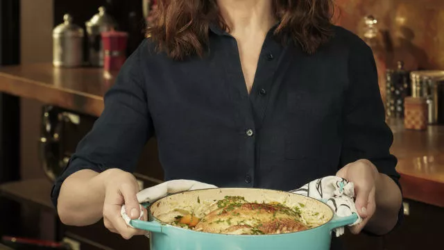 Piletina u loncu s limunom i orzo testeninom