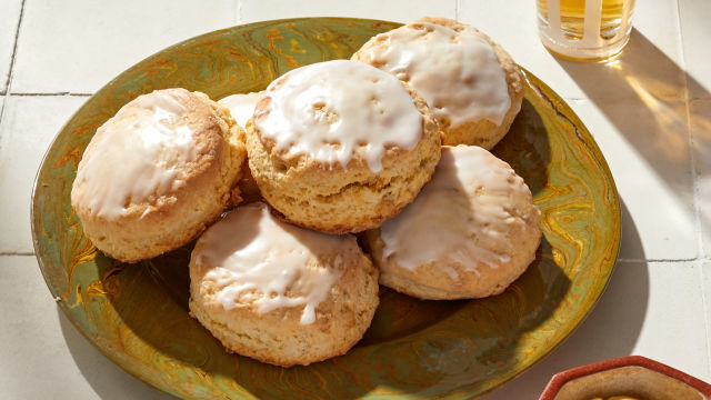 Skonsi od đumbira s limunskom glazurom