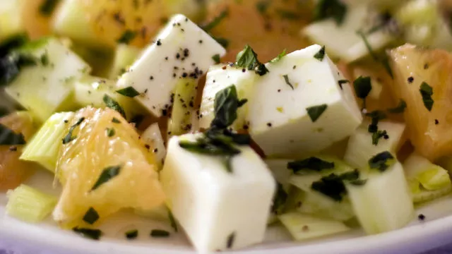 Salata od komorača, roze grejpfruta i feta sira