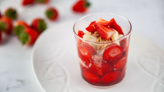 Kremasti sladoled s bobičastim voćem