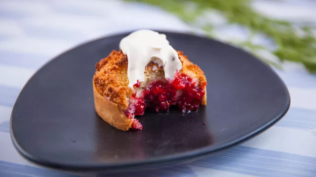Tart od malina i kokosa