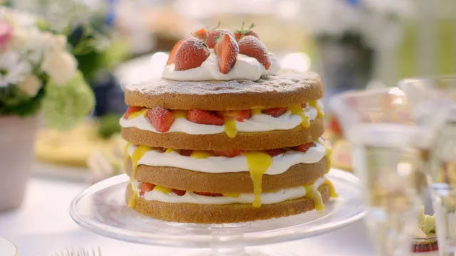 Kriketska torta s jagodama i kremom od limuna
